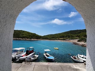 Split: Full-Day Deluxe Boat Tour to Blue Cave, Blue Lagoon & 5 Islands with Drinks & Meals — gallery 3