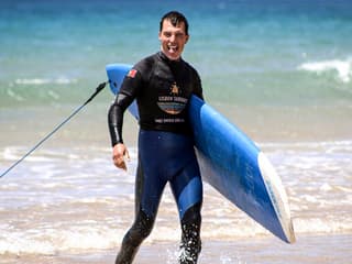 2-Hour Group Surf Lesson in Carcavelos Beach — gallery 1