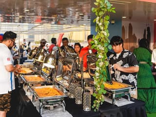From Dubai Marina: 1.5-Hour Sunset/Dinner Cruise with Open Bar, Live Music & International Buffet — gallery 1