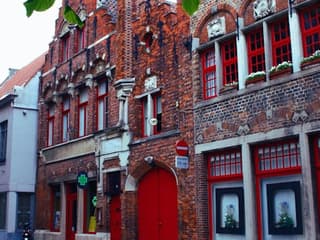 بروژ: تور پیاده‌روی با راهنمای هوش مصنوعی روی موبایل شما, Bruges