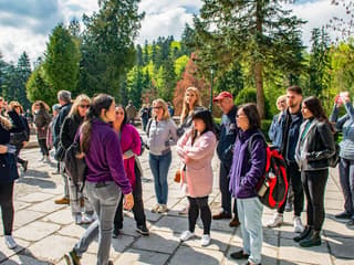 Da Bucarest: Tour guidato di un'intera giornata al Castello di Bran, Castello di Peleș e Brașov, University of Bucharest, Bucarest