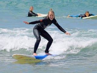 2-Hour Group Surf Lesson in Carcavelos Beach — gallery 2