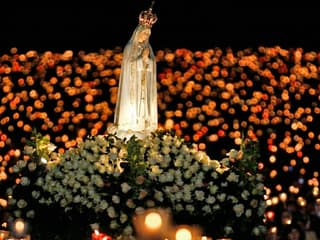From Lisbon: Fatima Night Pilgrimage Tour with Candlelight Procession — gallery 1