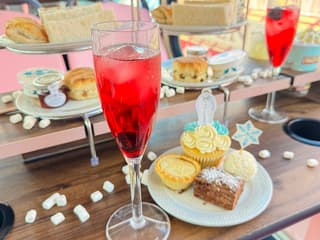 The Snowman™ Afternoon Tea Bus Tour — gallery 1