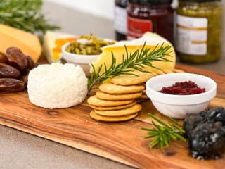 From Melbourne: Yarra Valley Grazing Tour with Gourmet Lunch, Gin, Wine, Cheese & Chocolate Tastings, & Healesville Stop — gallery 3