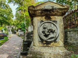 Père Lachaise Cemetery Audio Guide Tour of Famous Graves — gallery 3