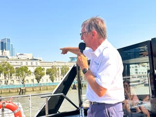 Seine River 1-Hour Sightseeing Cruise from the Eiffel Tower — gallery 3