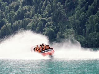 Καλοκαιρινή Περιπέτεια με Σκάφος στο Ίντερλακεν, Bönigen