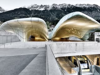 سفر رفت و برگشت با قطار کابلی: اینسبروک به هونگربرگبان, Innsbruck