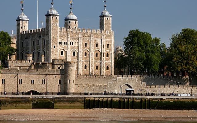 The Tower of London fortress beside the Thames with the White Tower at its centre