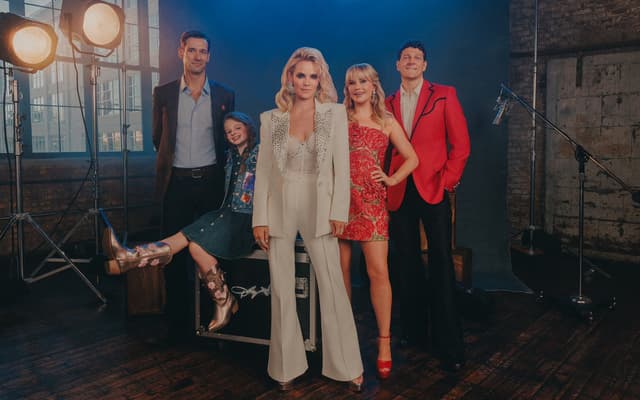 John Behlmann, Norah Nunes, Katie Rose Clarke, Carrie St. Louis and Gabriel Ebert, the Broadway cast of Dolly