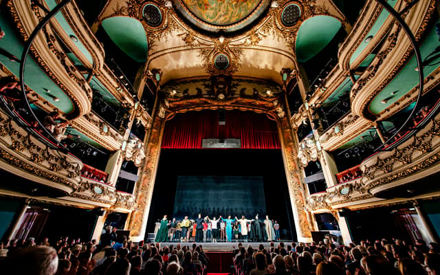 What to see alone in London Theatre