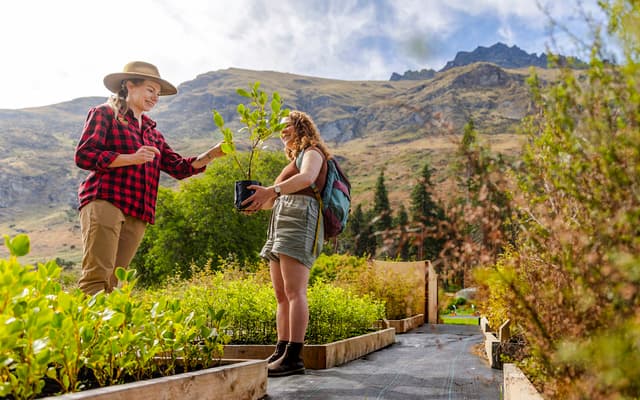 From Queenstown: TSS Earnslaw/Spirit of Queenstown with Walter Peak Farm Tour