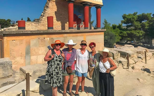 Knossos Palace Small Group Guided Tour with Entry Tickets