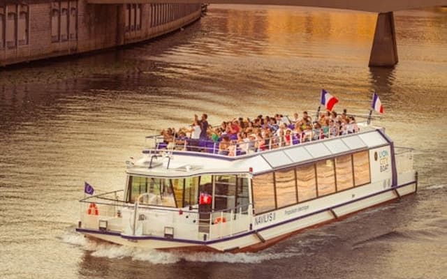 Guided Sightseeing Cruise on the Saône by Les Bateaux Lyonnais