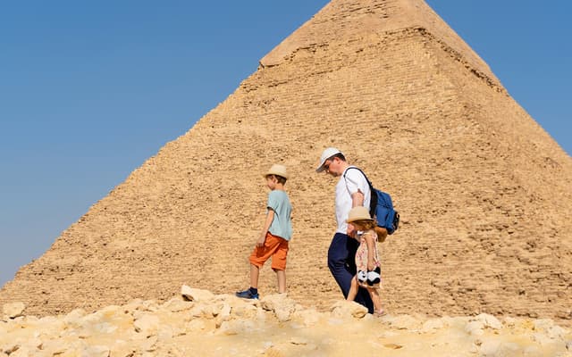 Half-Day Guided Tour of Giza Pyramids & Sphinx with Hotel Transfers