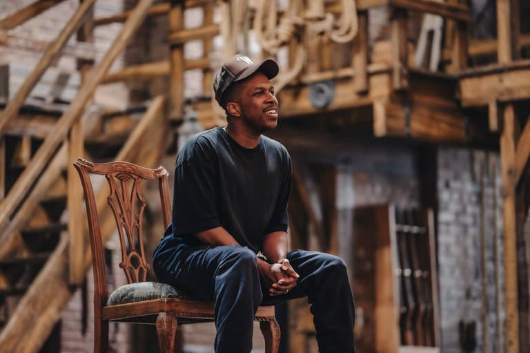 Leslie Odom, Jr. en ensayo, regresando al papel de Aaron Burr