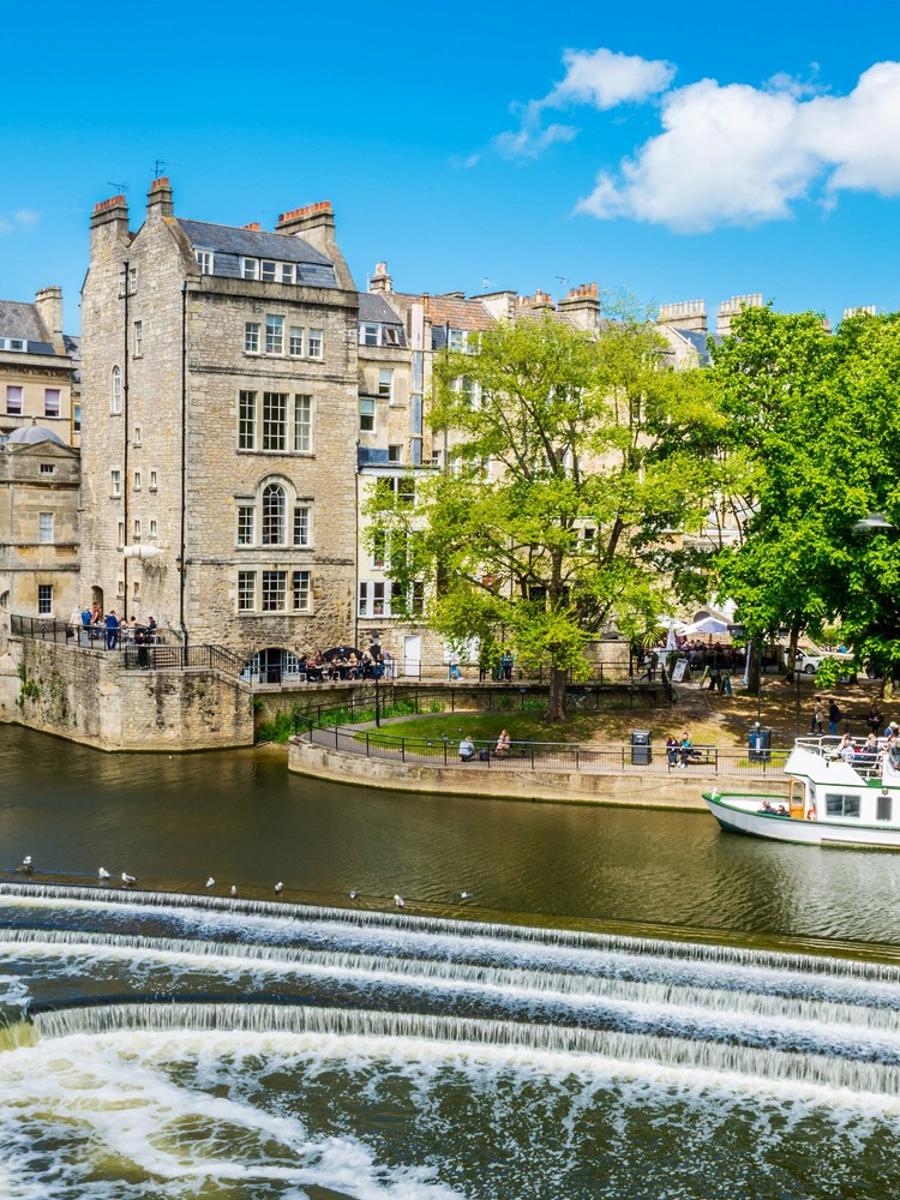 From London: Windsor Castle, Stonehenge & Bath Guided Tour with Access to Roman Bath