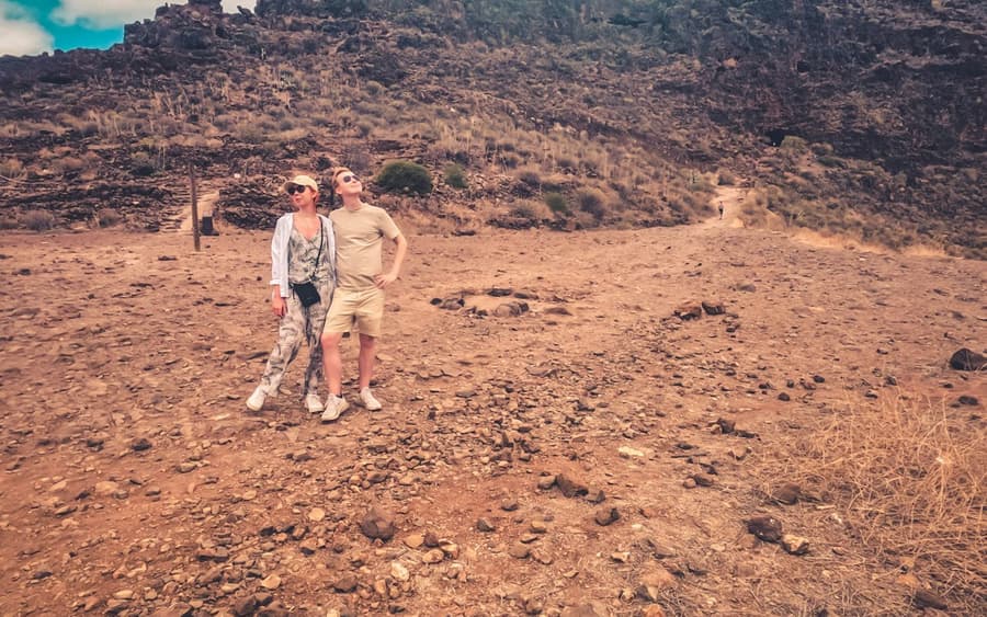 Gran Canaria: Guided Red Canyon Tour + Transfers + Local Products Tasting