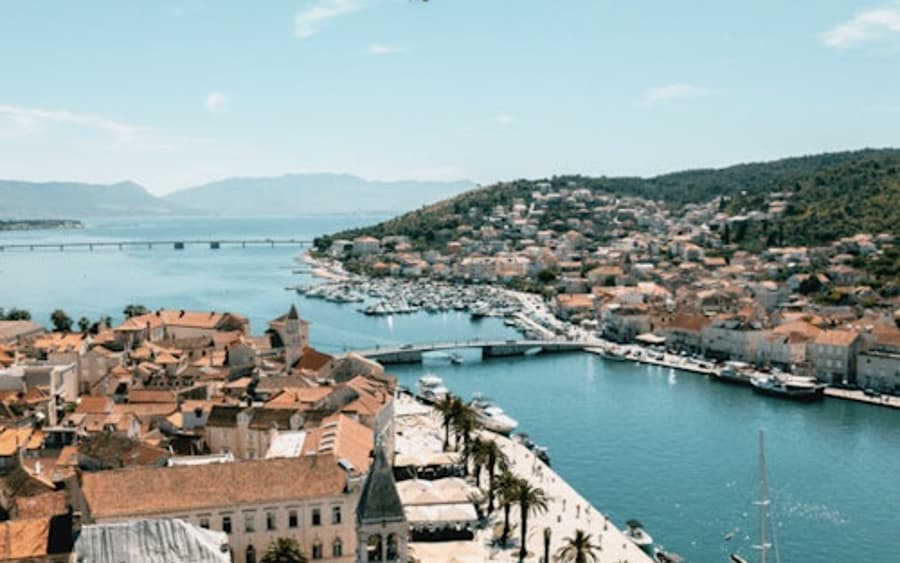 Lago Azul, Isla Šolta y Trogir: Tour en lancha rápida desde Split