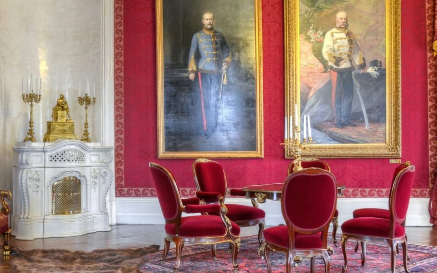 Sisi's Gödöllő Palace: Guided Tour from Budapest