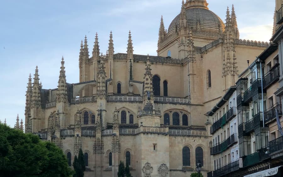 Segovia Guided Tour: City, Cathedral & Alcázar