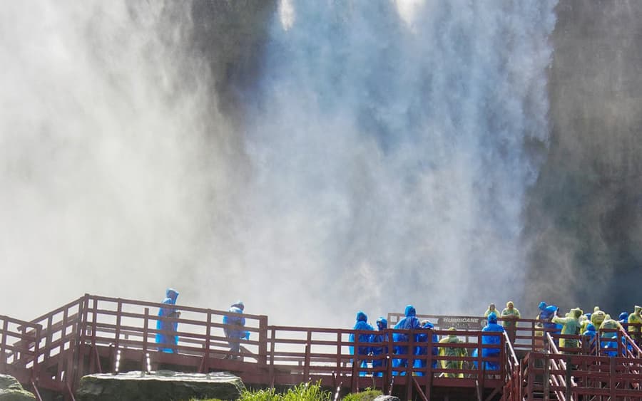 Niagara Falls US: Small Group Tour + Maid of the Mist Cruise + Cave of the Winds
