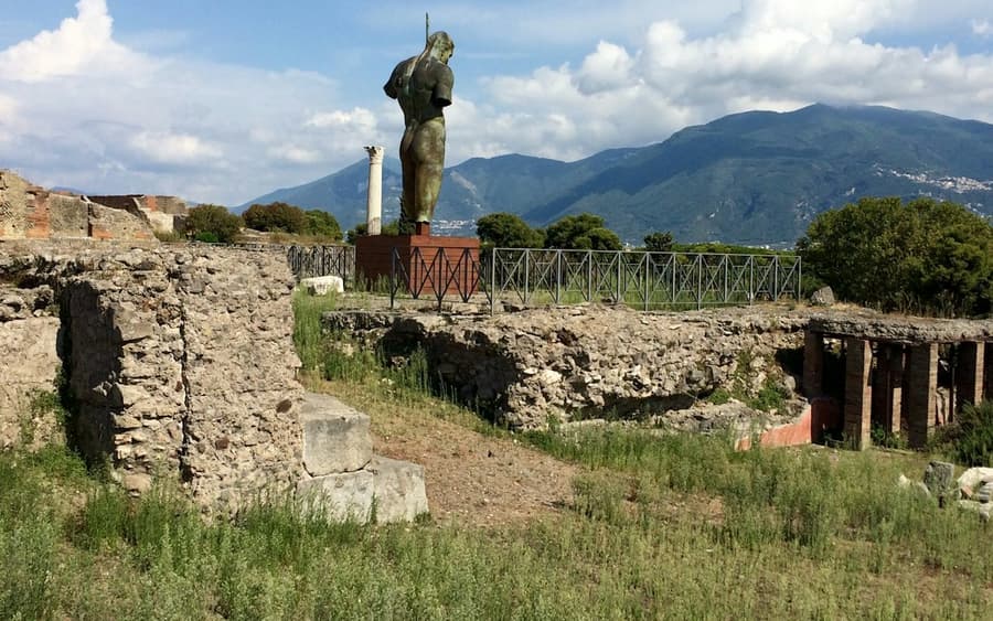 From Naples: Pompeii & Amalfi Coast Full-Day Trip with Lunch