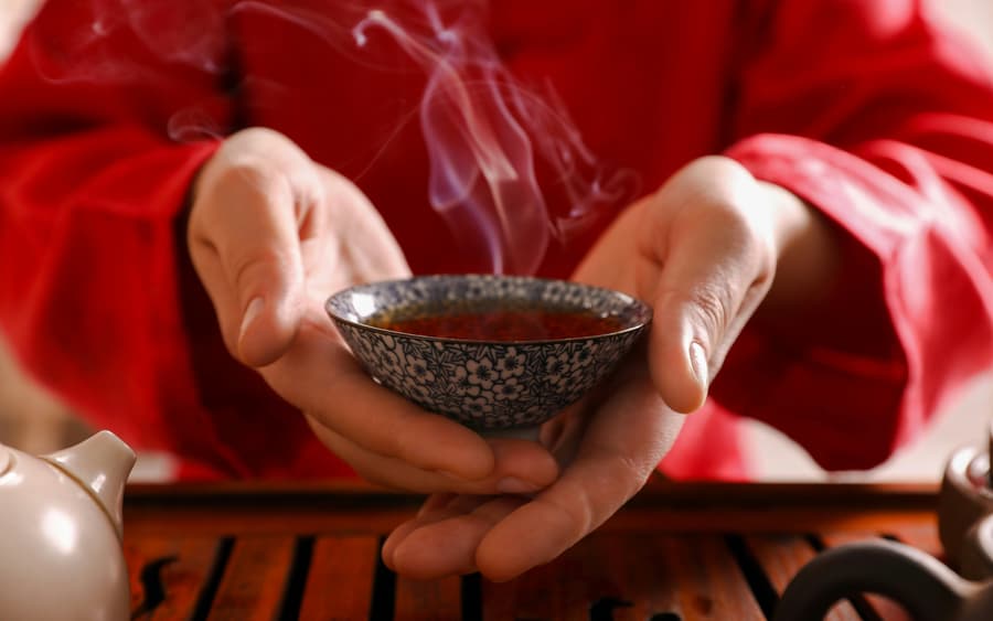 Osaka Dotonbori Area: Tea Ceremony & Matcha-Making Experience