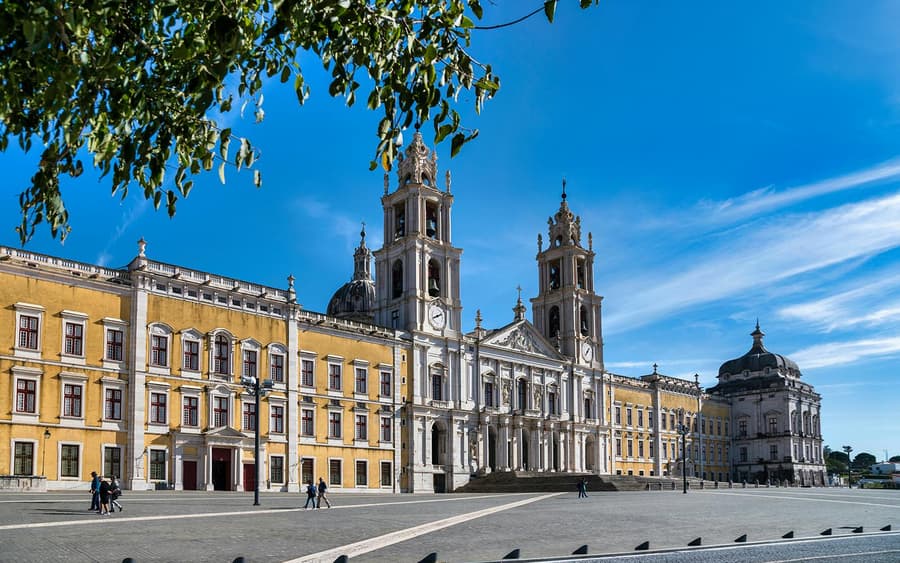 National Palace of Mafra Entry Tickets with Optional Lisbon Card