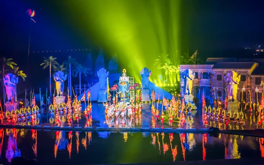 Hoi An Memories Show with Round-Trip Transfers from Da Nang