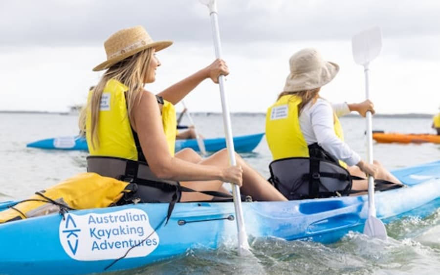 Costa Dorada: Tour de Kayak y Snorkel con Delfines por la Mañana