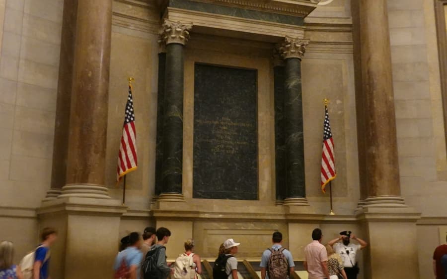 National Archives Museum Washington DC: Skip-The-Line Ticket + Guided Tour