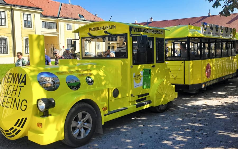 Vienna: Panoramabahn Schönbrunn Express Hop-on Hop-off Train
