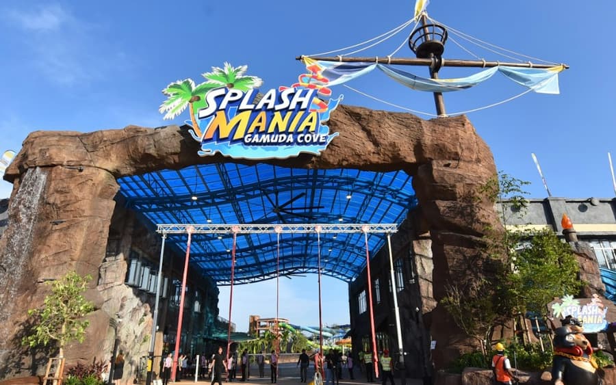 SplashMania WaterPark: Entry Ticket