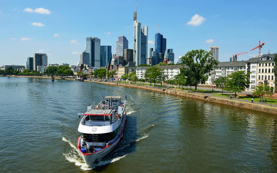 Frankurt Main River Panorama City Cruise