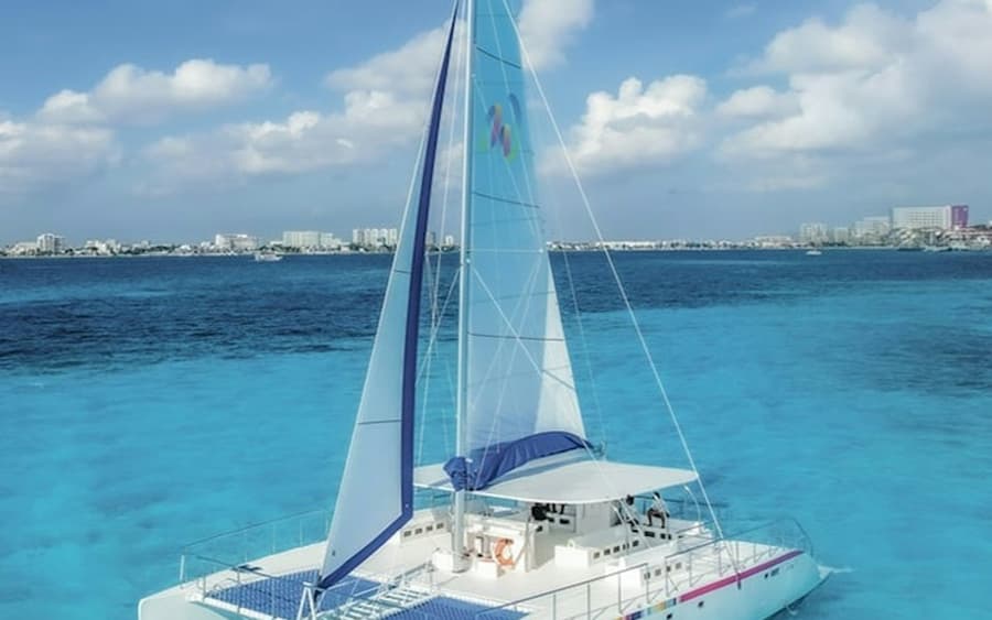 Isla Mujeres: Catamaran Tour