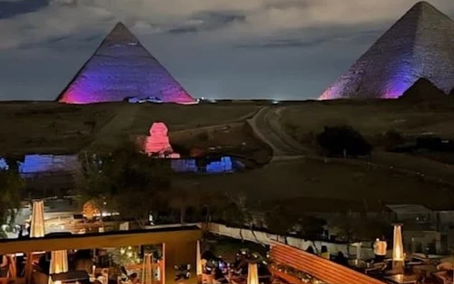 Cairo: Jantar no The Great Pyramid Inn + Transferências