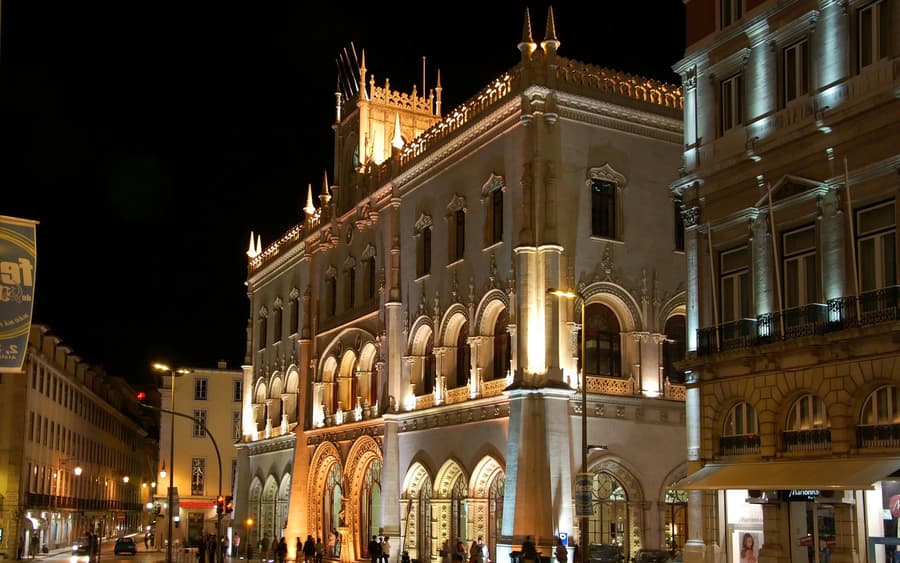 Lisbon Sightseeing: Hop-on Hop-off Bus Tour with Boat Tour