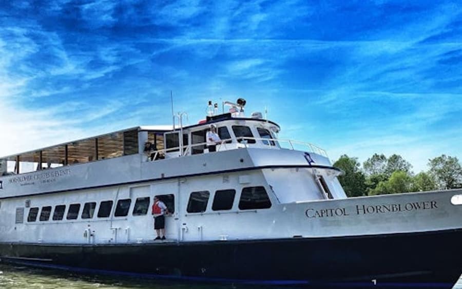 Crucero Histórico por el Río de Sacramento