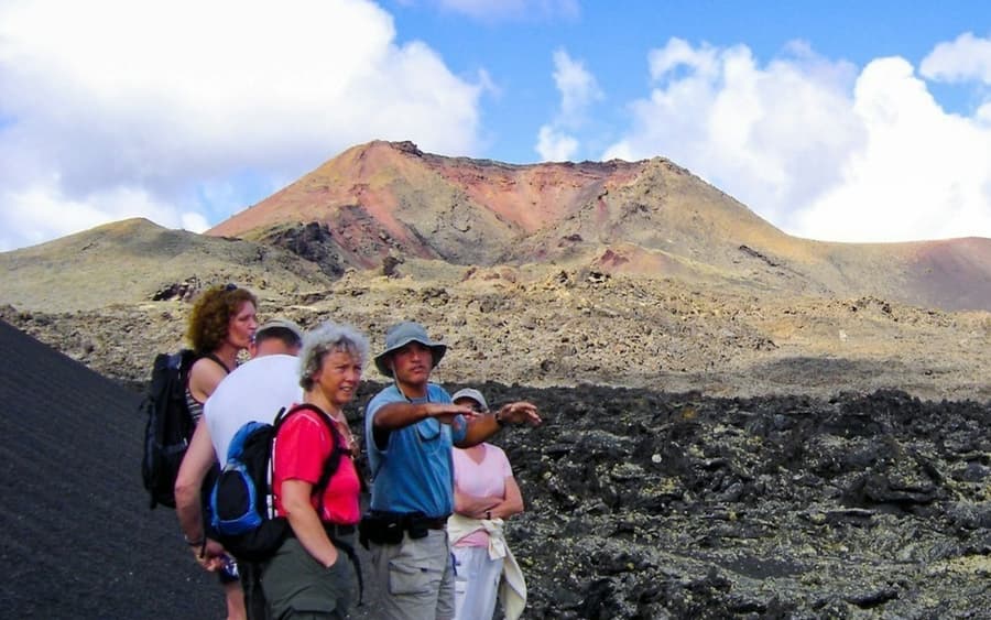 Parque Natural de los Volcanes: Guided Hike + Transfers + Snack
