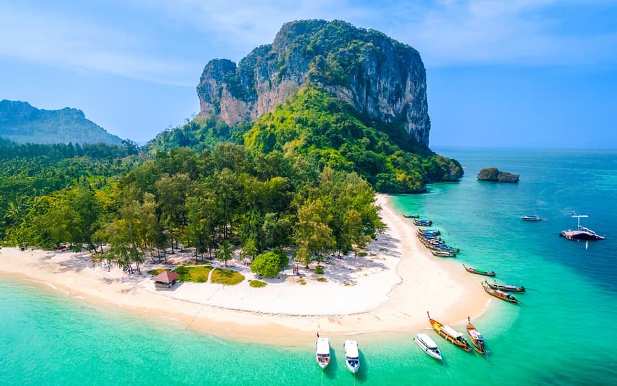 Din Krabi: Tur Phi Phi & 4 Insule pentru Matinali cu Barcă Rapidă