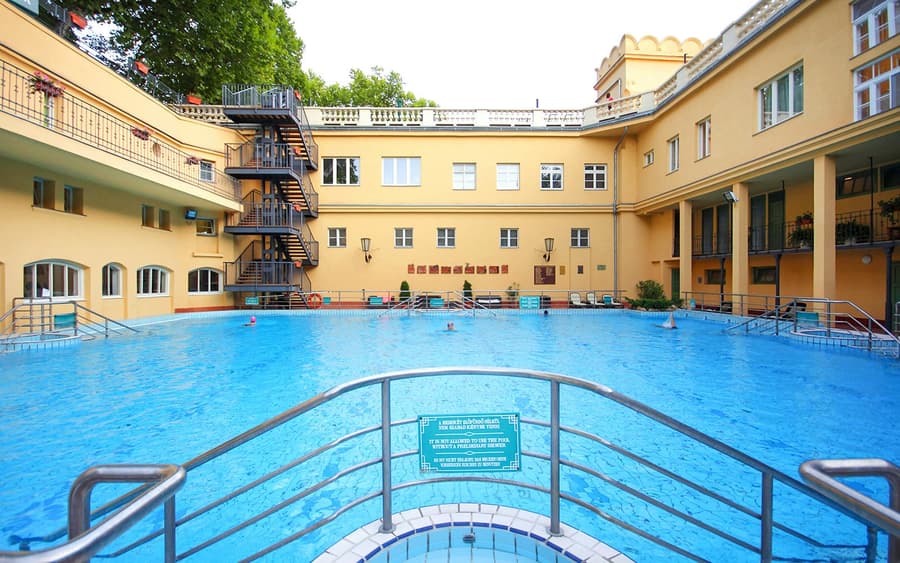 Lukacs Spa: Billets d'entrée avec Casier ou Cabine Privée