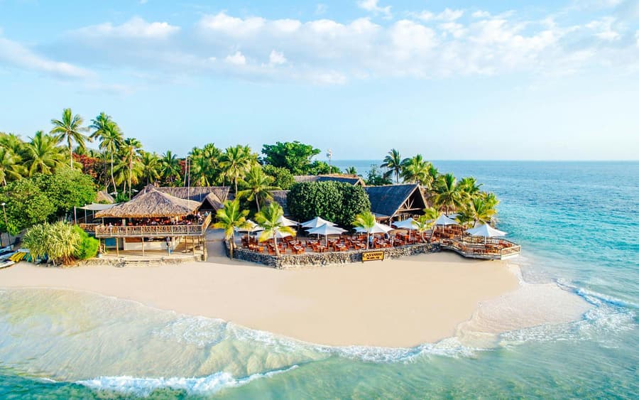Full-Day Castaway Island Small Group Cruise by High Speed Catamaran including Lunch & Hotel Transfers