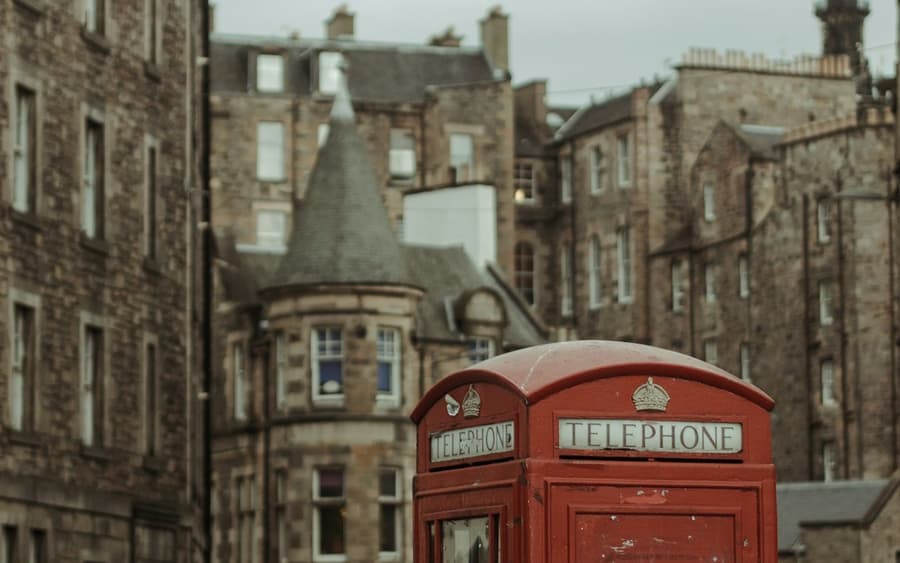 Edinburgh: City Audio Guide App for Your Smartphone