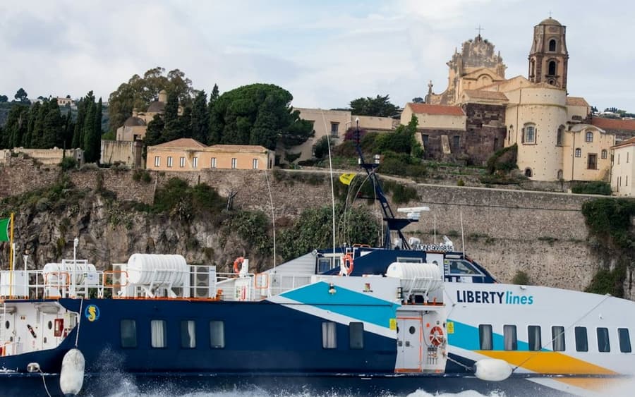 Aeolian Islands: Einweg-Fähre von Alicudi nach Lipari