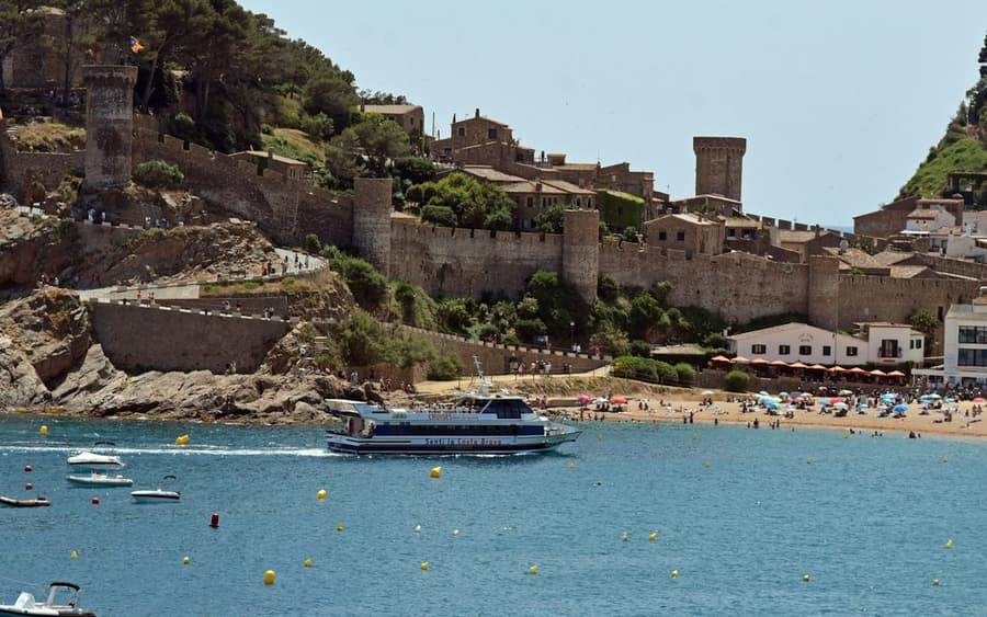 Lloret de Mar: Roundtrip Boat from Tossa de Mar