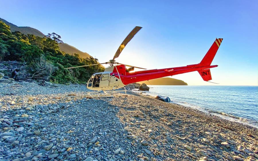From Queenstown: Extended 2.5-Hour Milford Sound Helicopter Tour