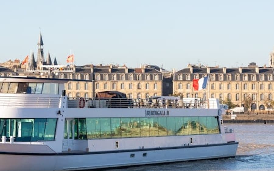 Bordeaux: Guided River Cruise + Drinks