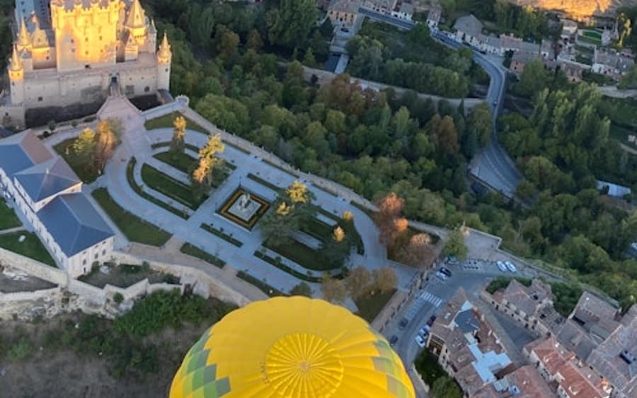 Segovia: Penerbangan Belon Udara Panas dengan Sarapan dan Cava